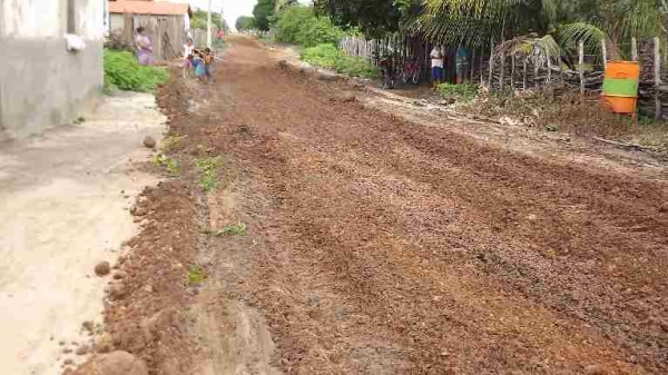 Prefeitura realiza empiçarramento de ruas periféricas de São João do Arraial  - Imagem 7