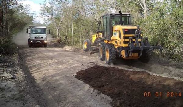 Prefeitura reforma e amplia estrada ligando as comunidades Faveira a Vila Esperança - Imagem 3