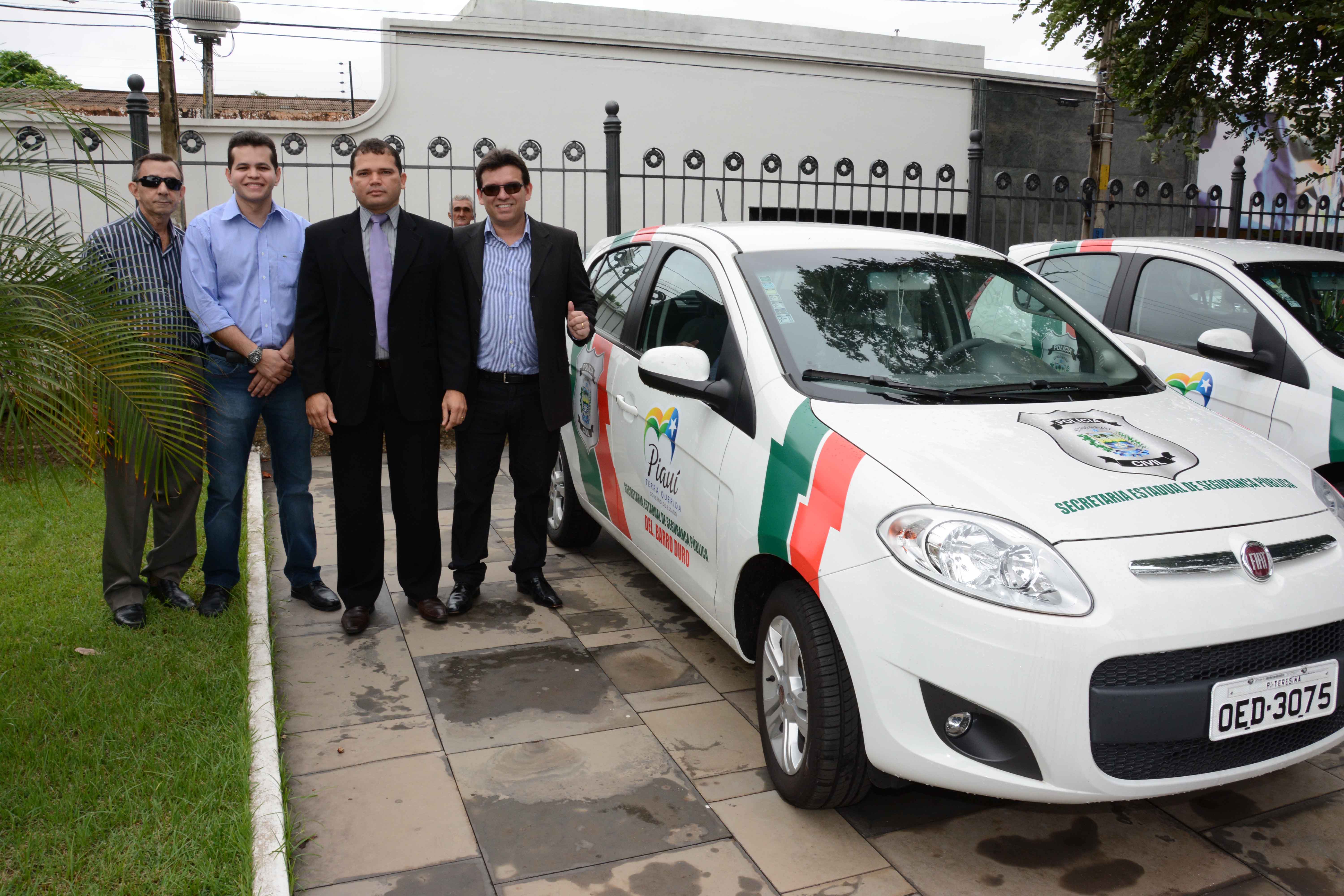 Governador Wilson Martins entrega viatura para prefeito Chico Pereira e para o vice Danilo Melo.