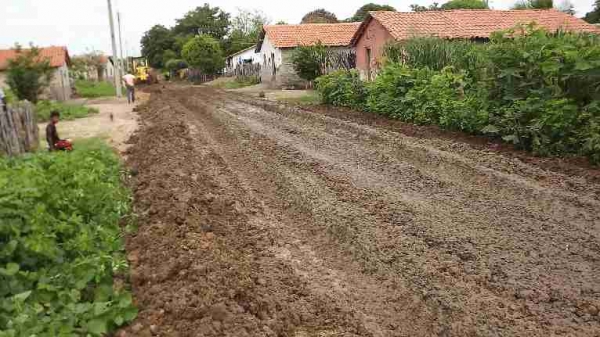 Prefeitura realiza empiçarramento de ruas periféricas de São João do Arraial  - Imagem 5