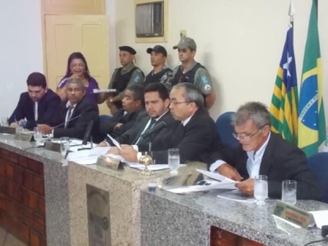 Câmara de Vereadores de Esperantina rejeita nova denúncia contra Prefeito Lourival Bezerra