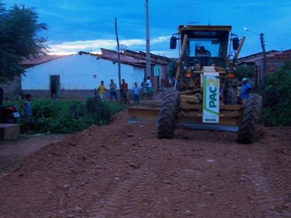 Prefeitura inicia obras de piçarramento em ruas da cidade - Imagem 1