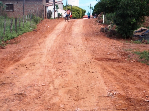 Prefeitura inicia obras de piçarramento em ruas da cidade - Imagem 3