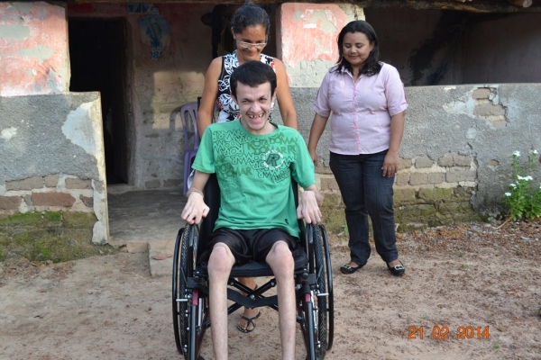 Prefeito Zé Resende e vice Prof. Dominguinhos entregam cadeiras de rodas na Zona Rural - Imagem 4