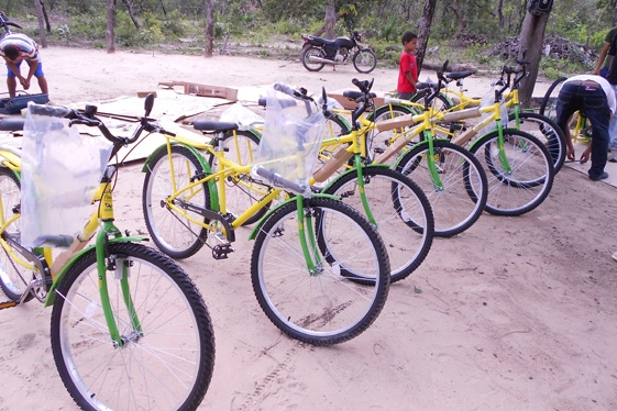 Prefeita  Claudia lobo inicia entrega  de Bicicletas para alunos do município de currais - Imagem 40