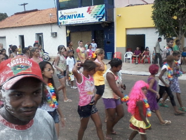 Fotos do corso do “Zé Pereira” de São Pedro do Piauí. - Imagem 14