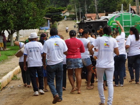 Encontro de dois grupos da melhor idade, termina em carnaval - Imagem 24