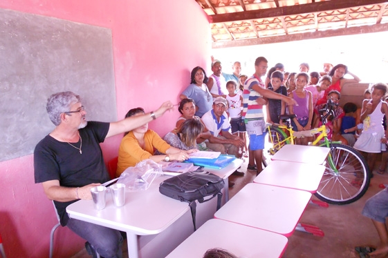 Prefeita  Claudia lobo inicia entrega  de Bicicletas para alunos do município de currais - Imagem 12