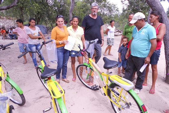 Prefeita  Claudia lobo inicia entrega  de Bicicletas para alunos do município de currais - Imagem 36
