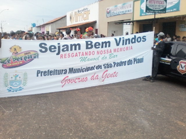 Fotos do corso do “Zé Pereira” de São Pedro do Piauí. - Imagem 47