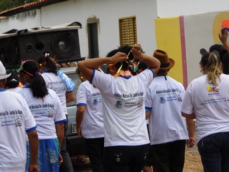 Encontro de dois grupos da melhor idade, termina em carnaval - Imagem 25