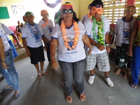 Encontro de dois grupos da melhor idade, termina em carnaval - Imagem 16