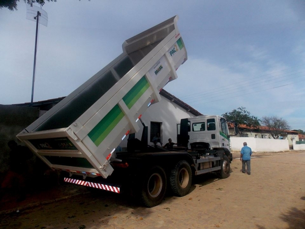 Prefeita Gadocha apresenta veiculos doados pelo MDA para a população de Canavieira - Imagem 1