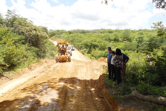 Prefeita Claudia lobo iniciou  Recuperação das  estrada do Para  Batins - Imagem 10