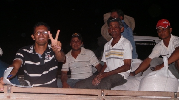 Prefeitura de Pimenteiras e Conab distribuem milho a agricultores - Imagem 2