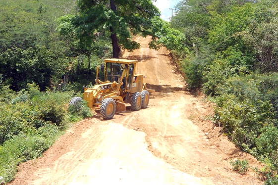 Prefeita Claudia lobo iniciou  Recuperação das  estrada do Para  Batins - Imagem 6