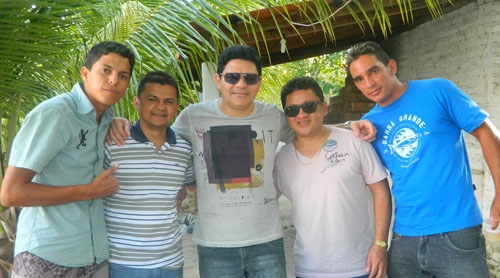 Agradecendo aos amigos e familiares que estiveram conosco em uma grande festa - Imagem 35