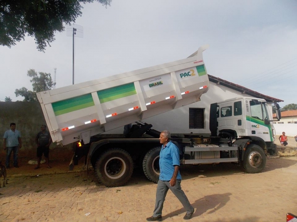 Prefeita Gadocha apresenta veiculos doados pelo MDA para a população de Canavieira - Imagem 3