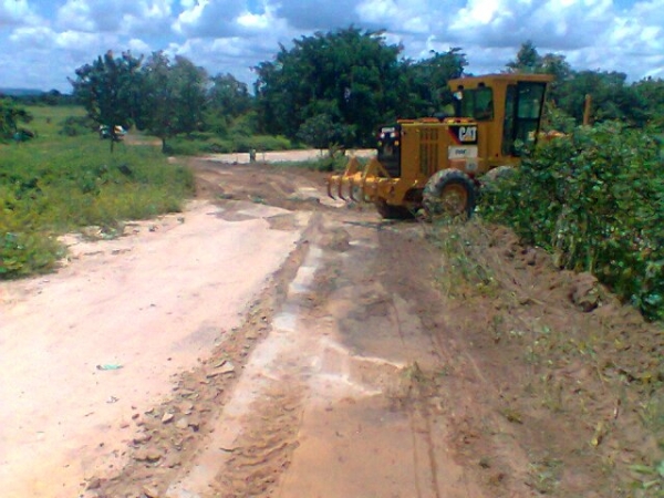 Prefeitura realiza serviço de retificação e terraplanagem de ruas na localidade Pocinho - Imagem 3