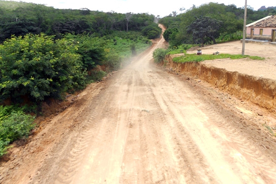 Prefeita Claudia lobo iniciou  Recuperação das  estrada do Para  Batins - Imagem 21