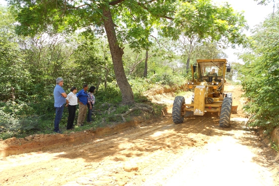 Prefeita Claudia lobo iniciou  Recuperação das  estrada do Para  Batins - Imagem 11