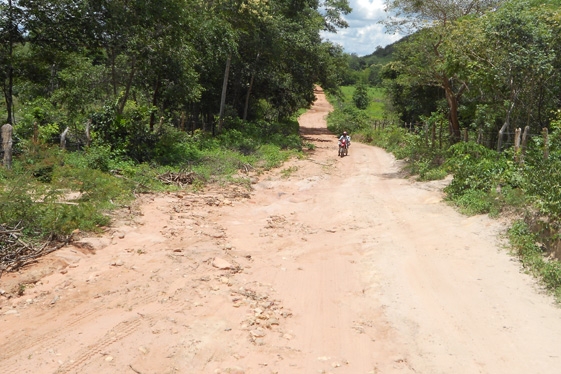 Prefeita Claudia lobo iniciou  Recuperação das  estrada do Para  Batins - Imagem 14