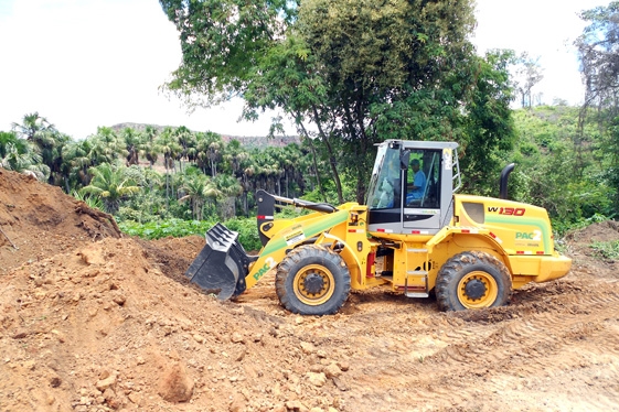 Prefeita Claudia lobo iniciou  Recuperação das  estrada do Para  Batins - Imagem 24