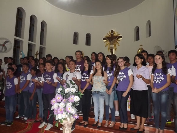 FOTOS: Centenas de jovens festejam aniversário do grupo Ala Jovem de Caxingó - Imagem 1
