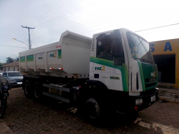 Prefeita Gadocha apresenta veiculos doados pelo MDA para a população de Canavieira - Imagem 2