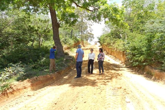 Prefeita Claudia lobo iniciou  Recuperação das  estrada do Para  Batins - Imagem 12