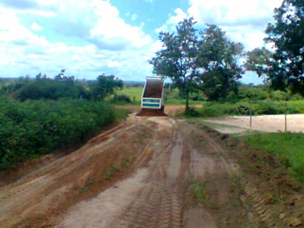 Prefeitura realiza serviço de retificação e terraplanagem de ruas na localidade Pocinho - Imagem 4