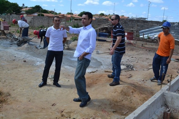 Prefeito vistoria obra da UBS do Alto Sertanejo - Imagem 1