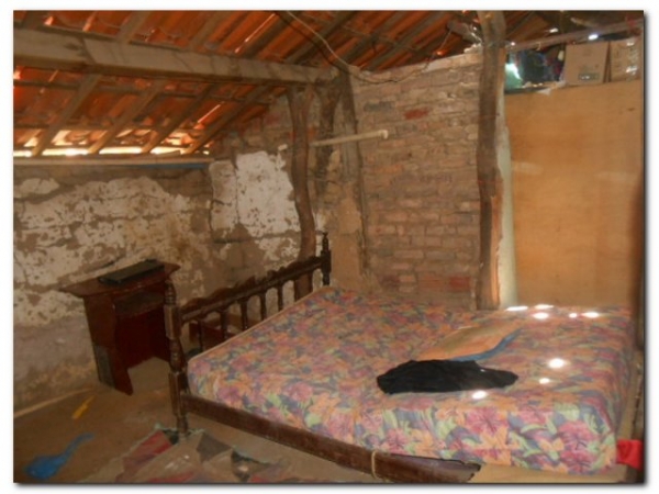 Marinete Simão da Silva vive com dois filhos e três netos em condições Subumanas  - Imagem 9