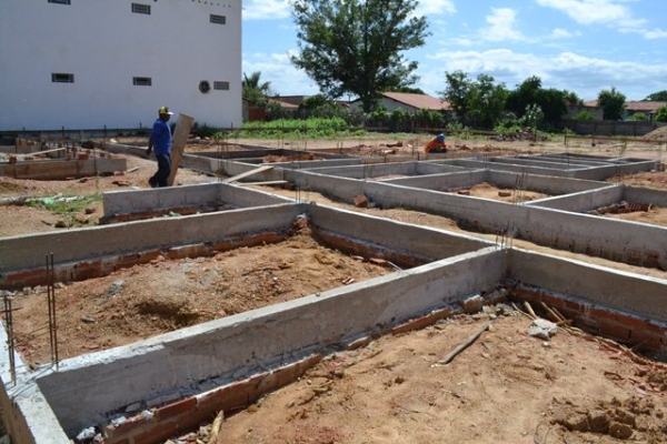 Prefeito visita obra da UBS do Alto Sertanejo - Imagem 2