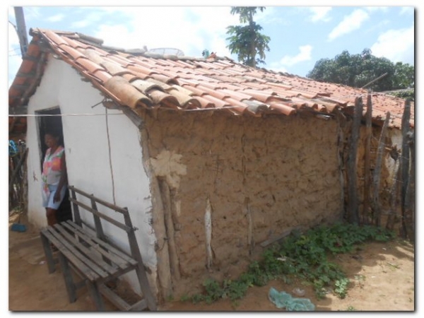 Marinete Simão da Silva vive com dois filhos e três netos em condições Subumanas  - Imagem 1