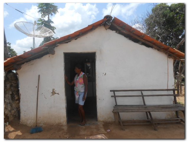 Marinete Simão da Silva vive com dois filhos e três netos em condições Subumanas 