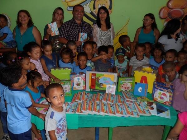 Secretaria de Educação entrega livros didáticos para a Educação Infantil - Imagem 2