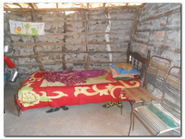 Marinete Simão da Silva vive com dois filhos e três netos em condições Subumanas  - Imagem 3