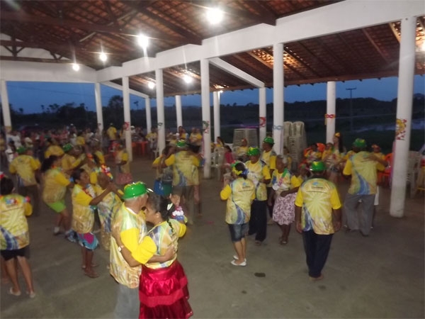 FOTOS: Prefeitura de Caxingó realiza carnaval da terceira idade - Imagem 9