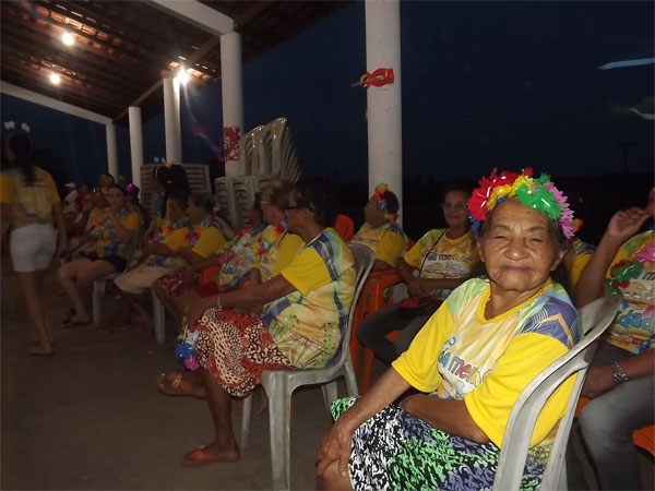 FOTOS: Prefeitura de Caxingó realiza carnaval da terceira idade - Imagem 11