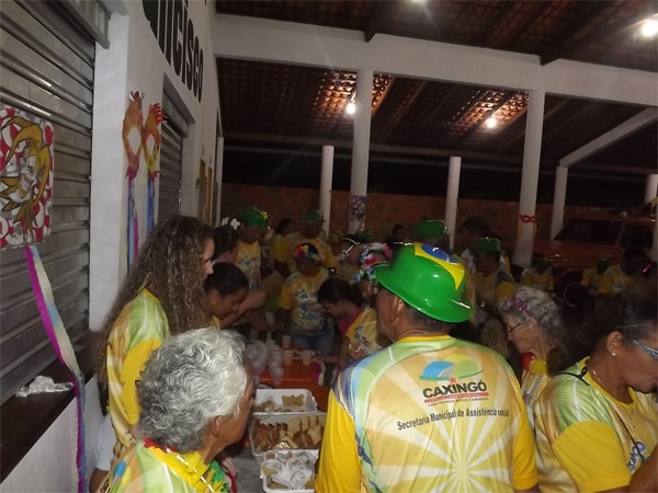 FOTOS: Prefeitura de Caxingó realiza carnaval da terceira idade - Imagem 15