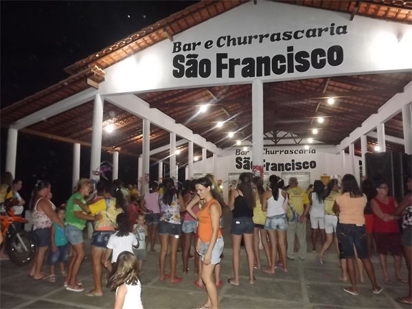 FOTOS: Prefeitura de Caxingó realiza carnaval da terceira idade - Imagem 14