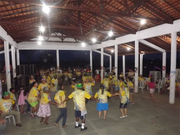 FOTOS: Prefeitura de Caxingó realiza carnaval da terceira idade - Imagem 12