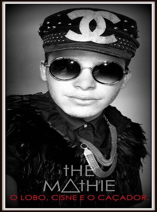 Confira a prévia da primeira coleção de roupas customizadas de Felipe Mathiê 