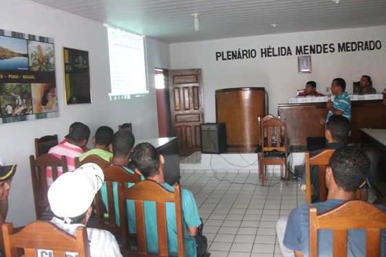 A secretaria municipal de esporte, realizou reunião com representantes de times de futebol do município. - Imagem 5