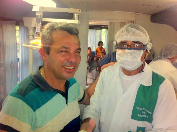 Prefeito Edílson Capote acompanha ônibus do Projeto Prefeitura na Comunidade - Imagem 5