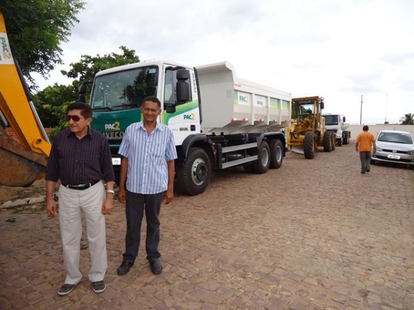 Prefeitura começa os reparos nas estradas que ligam a Cidade de Ipiranga as localidades do Interior - Imagem 15