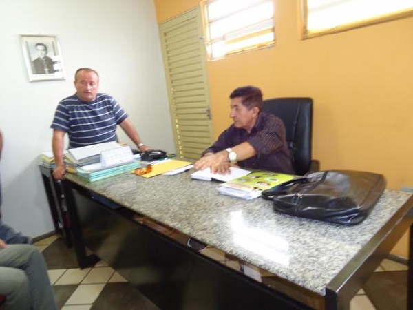 Prefeitura começa os reparos nas estradas que ligam a Cidade de Ipiranga as localidades do Interior - Imagem 5