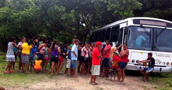 Prefeito Edílson Capote acompanha ônibus do Projeto Prefeitura na Comunidade - Imagem 1