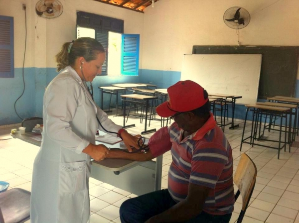 Prefeito Edílson Capote acompanha ônibus do Projeto Prefeitura na Comunidade - Imagem 10